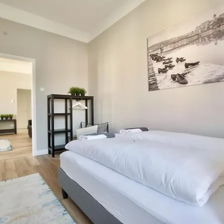 Standard By Hi5 - Tatra Street Apartment