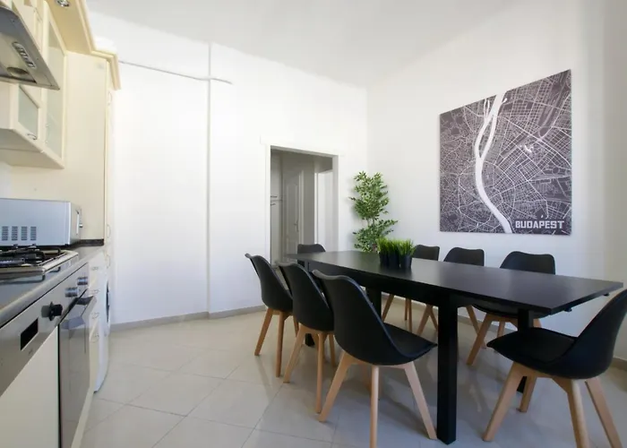 Standard By Hi5 - Tatra Street Budapest